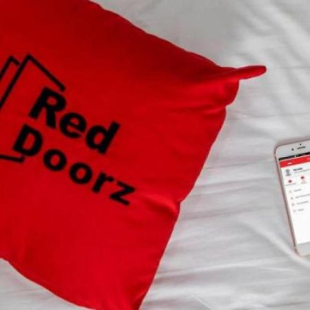 Reddoorz Plus Near Cilandak Town Square 2 Jakarta Exterior photo