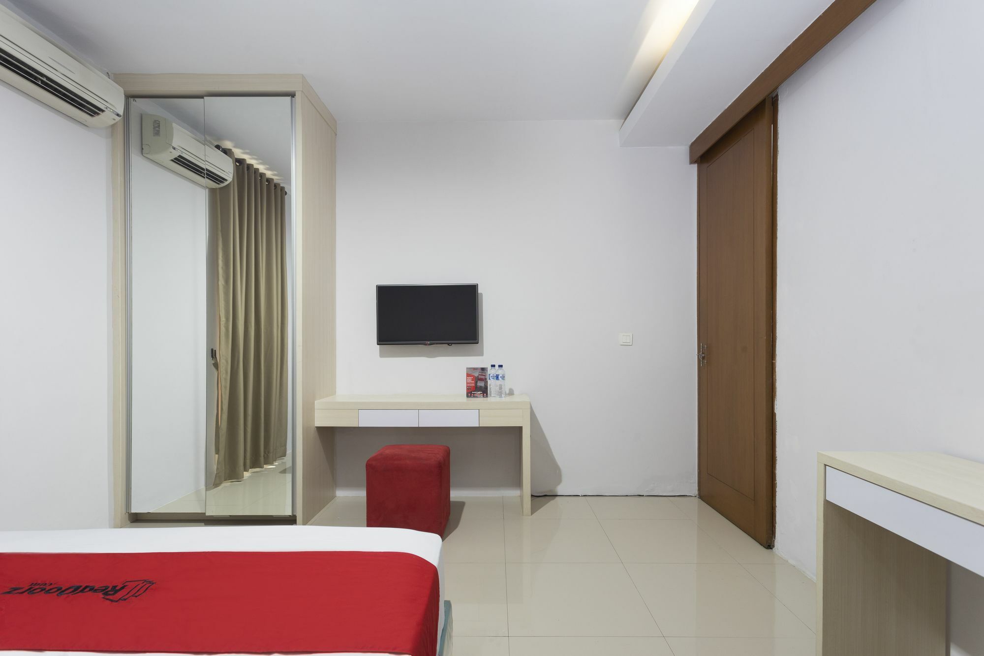 Reddoorz Plus Near Cilandak Town Square 2 Jakarta Exterior photo